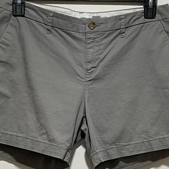 Y2K Preppy Old Navy Size 6 5" Grey Mid Rise Chino Casual Shorts - Picture 3 of 9